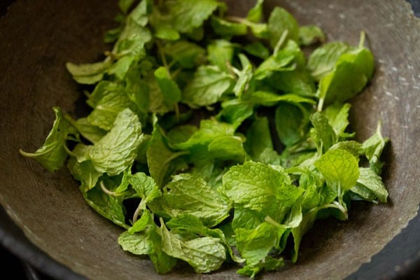 roasting mint leaves