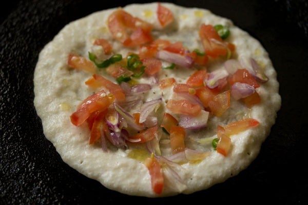 cooking rava uttapam