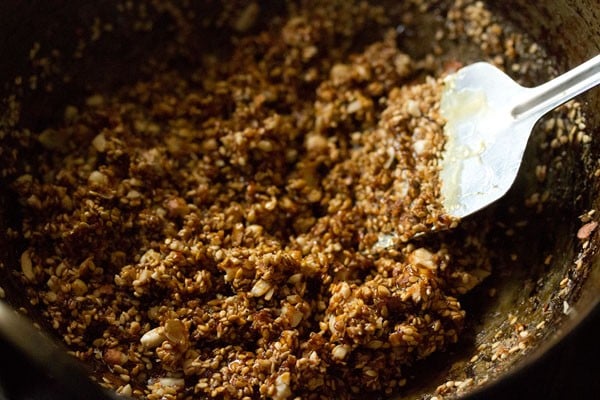 mixing roasted mixture and jaggery syrup quickly. 