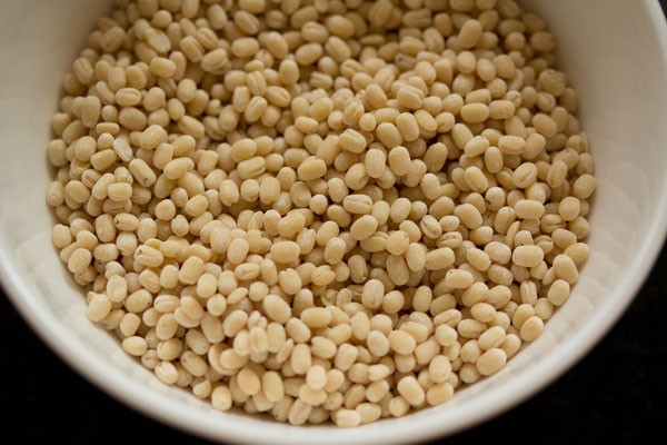 husked unpolished whole urad dal for idli batter