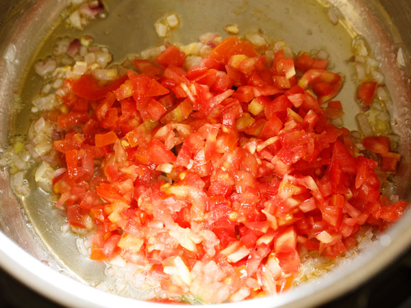 chopped tomatoes in the instant pot