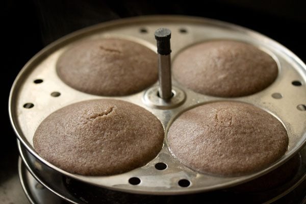 steamed ragi idlis. 