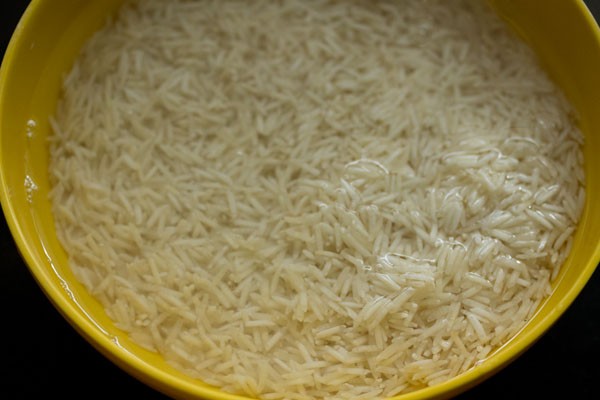 soaking rice for pressure cooker biryani. 