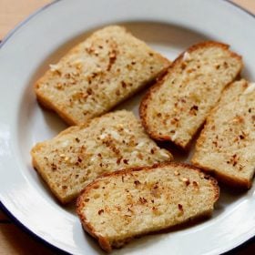 garlic bread toast served on a white plate.