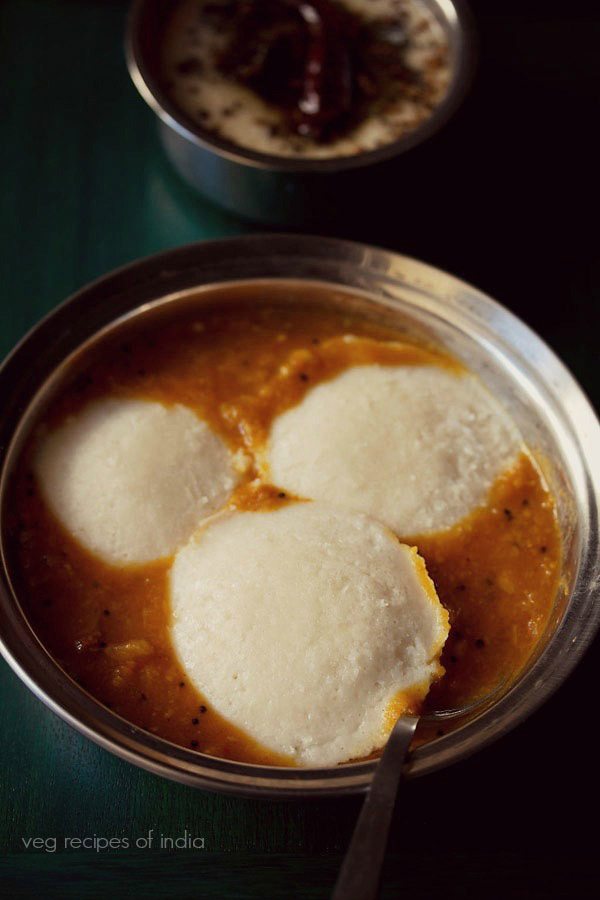 idli sambar in bowl