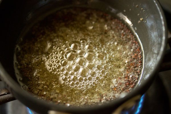 cracking sesame seeds in oil