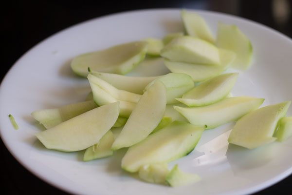 green unripe mangoes peeled and sliced.