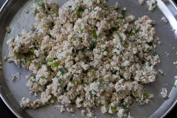 ingredients mixed very well with the crumbled paneer. 