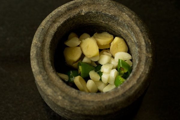 making ginger garlic and green chili paste