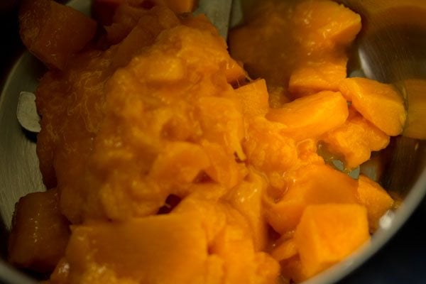 chopped mangoes in a blender. 