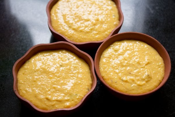 mango phirni spooned in small earthen bowls. 