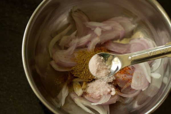 making masala pyaaz recipe
