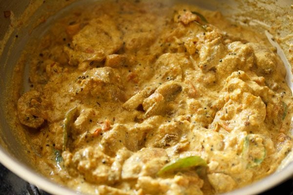 preparing mushroom korma recipe