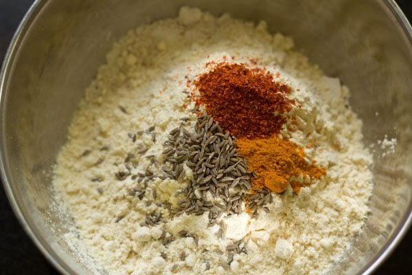 spices for making besan oats cheela recipe