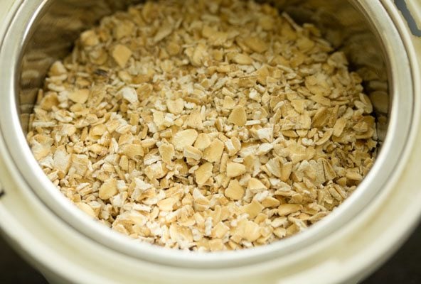 quick cooking oats taken in a grinder jar. 