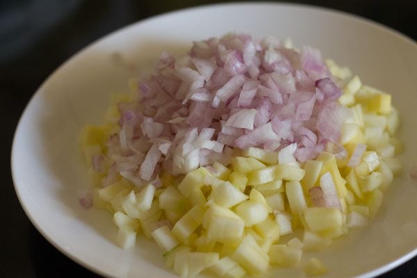 chopped onion added to chopped mango cubes. 