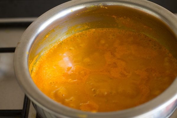 simmering sorak curry for 5 minutes.