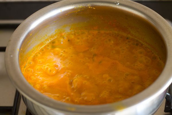cooking sorak curry.