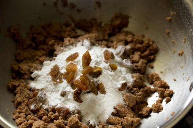 raisins added to the sweetened flour mixture. 