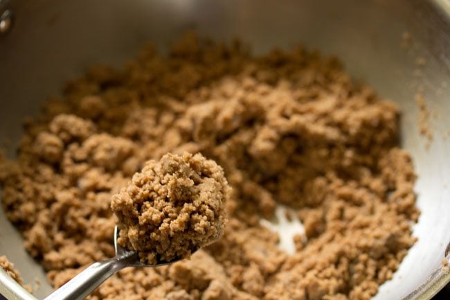 heaped portion of the roasted flour mixture in a spoon. 