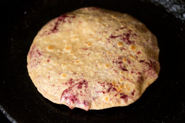 applying oil on beetroot paratha again