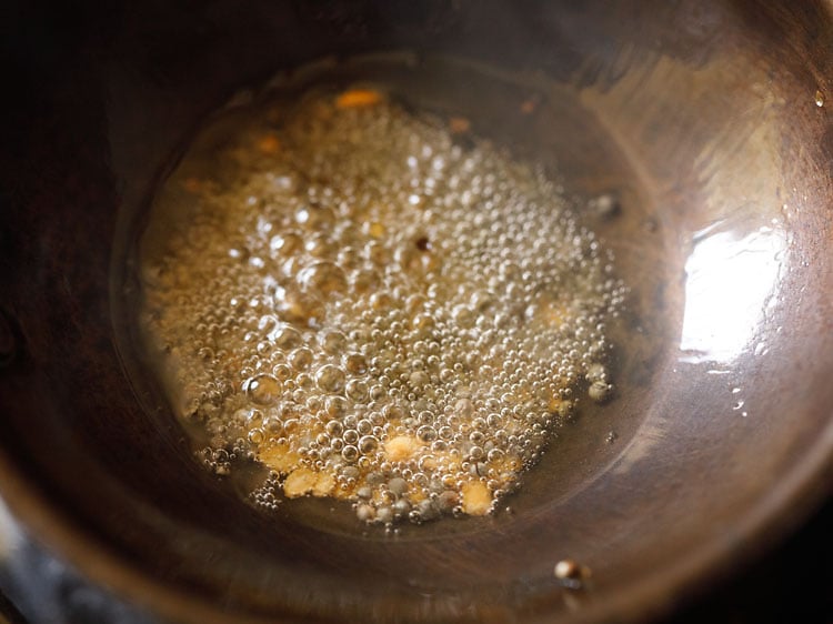urad dal frying to a golden color