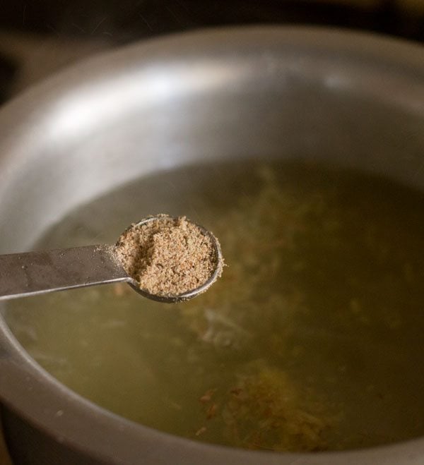 Adding the crushed cardamom powder