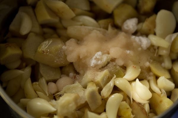 oil and salt added to jar for making ginger garlic paste recipe.