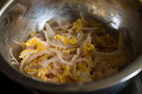 batter for kanda bhaji in a bowl 