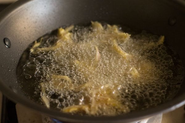 frying kanda bhaji 