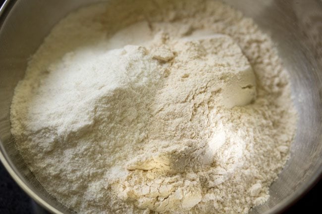 wheat flour and rice flour in a bowl