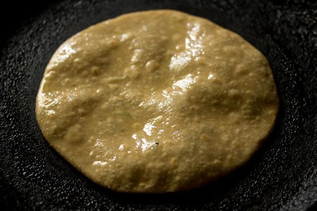 oil applied on broccoli paratha