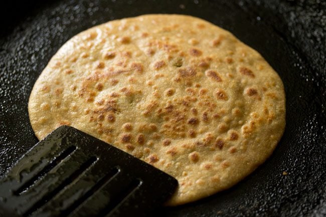 pressing broccoli paratha edges