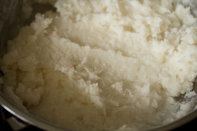 rice flour mixed well with the hot water. 