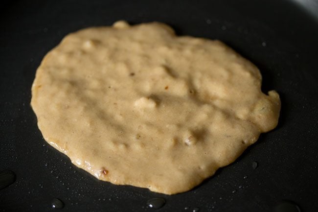 eggless banana pancake being cooked