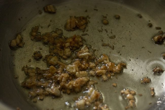 golden garlic after stir frying