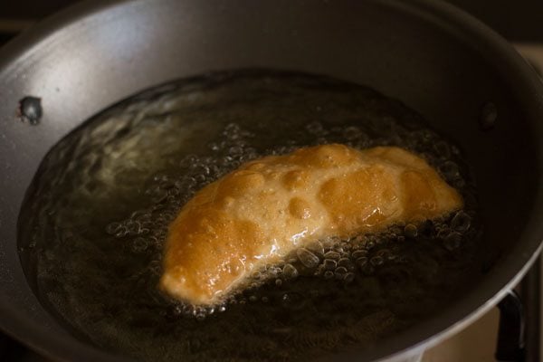 frying - Goan neureos recipe