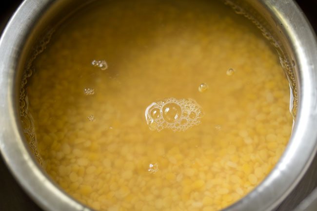 rinsing moong dal in water for pasi paruppu payasam.  