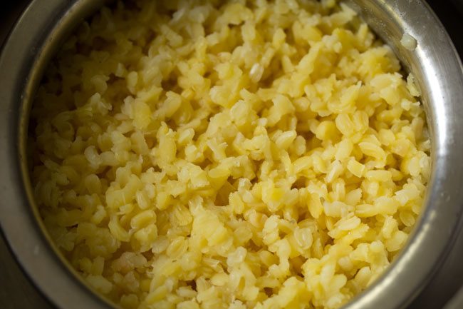 pressure cooked moong dal for pasi paruppu payasam.