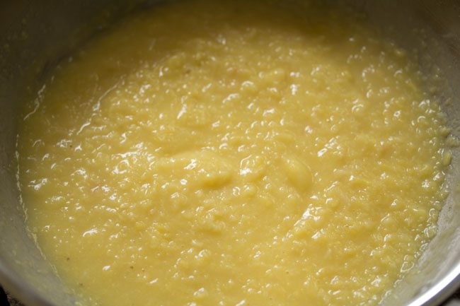 mashed cooked moong dal for pasi paruppu payasam.