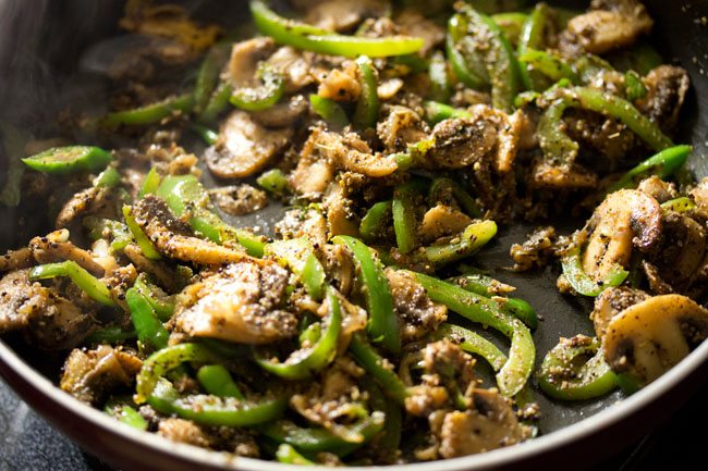 spice powders mixed well with the mushroom-capsicum mixture. 