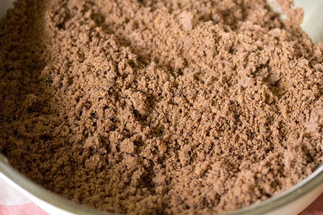 preparing ragi ladoo recipe