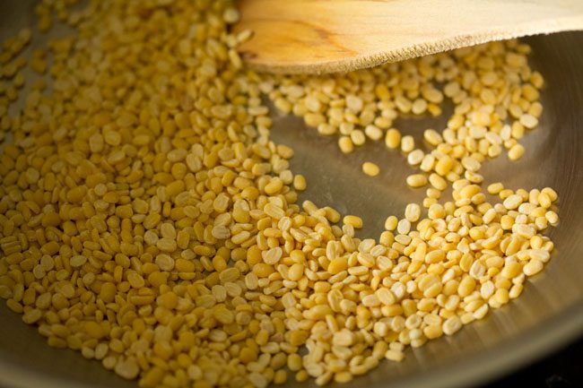 roasting moong dal 