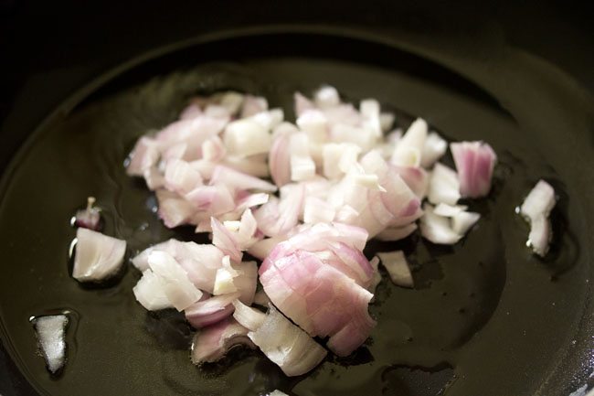 onions for turai moong dal sabzi recipe