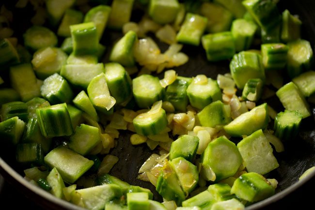 ridge gourd to make ridge gourd bhaji recipe