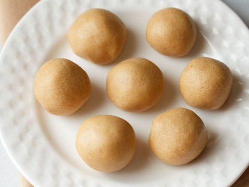 sunnundalu or urad dal laddu served on a white plate.