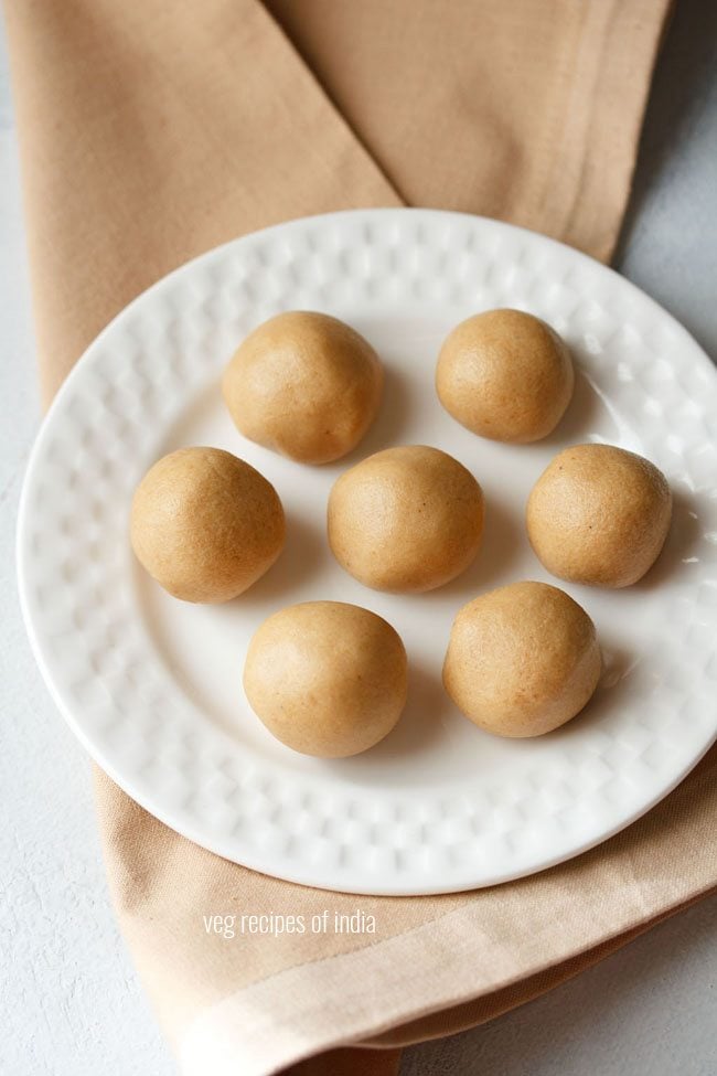 sunnundalu or urad dal laddu served on a white plate.