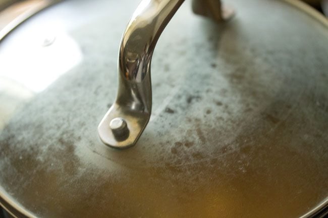 cooking mushroom gravy with closed lid