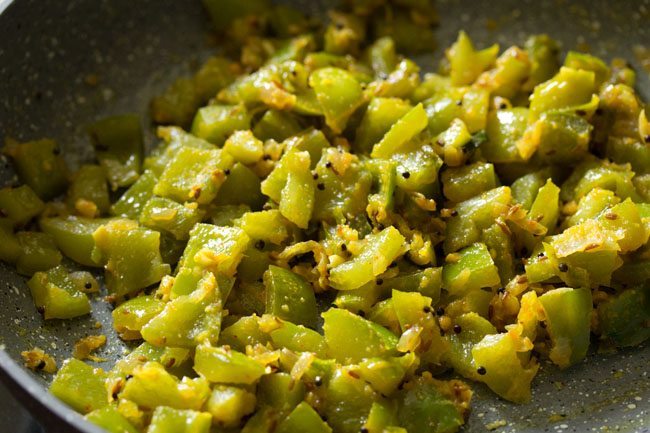 mixing besan with capsicum 