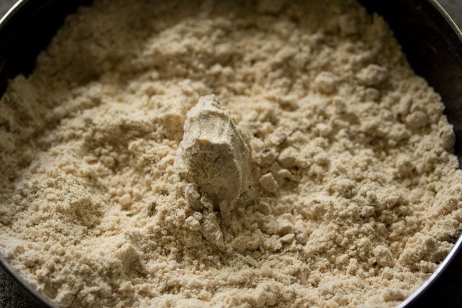 Test the consistency of the flour mixture.